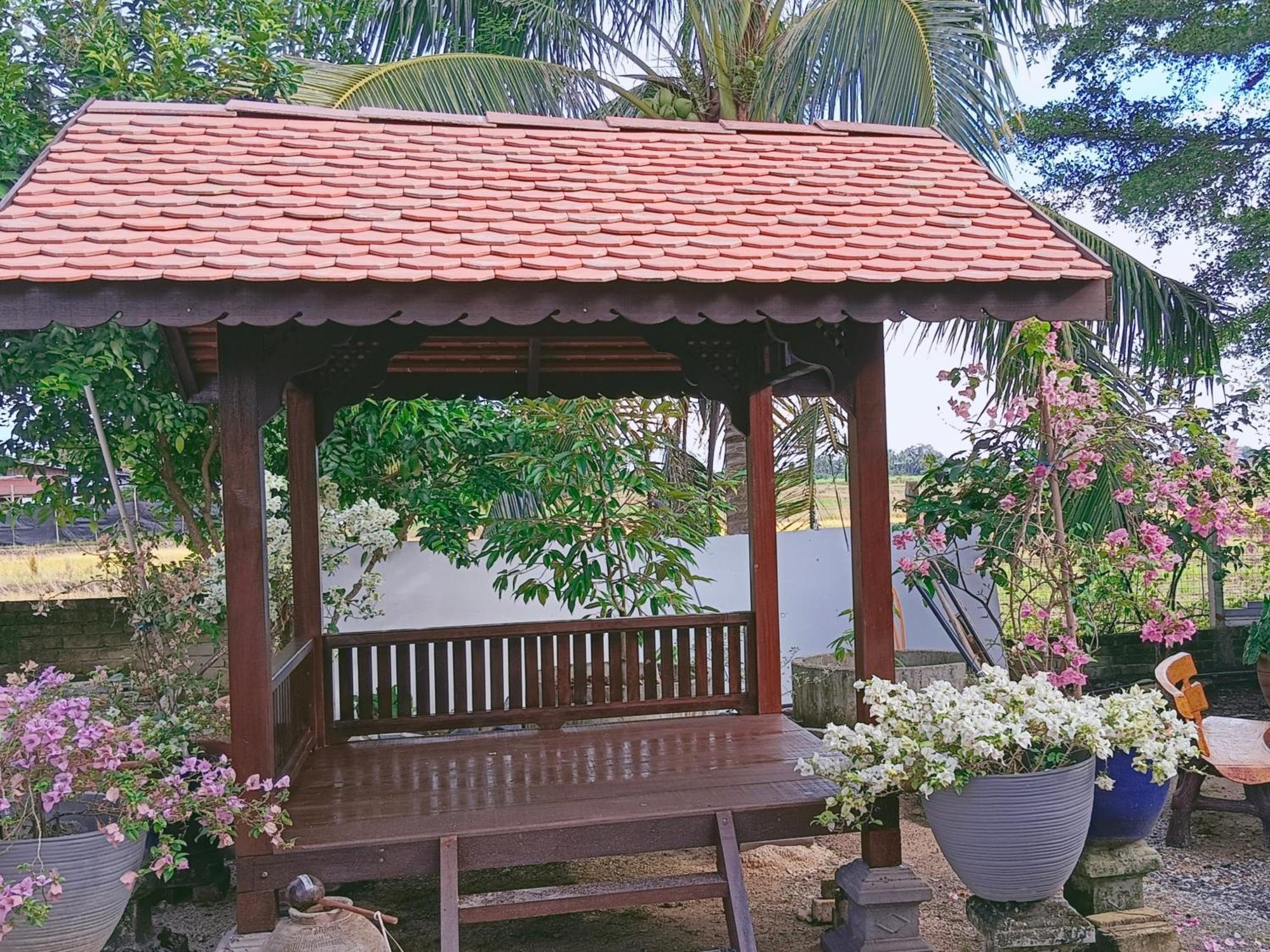 Kurau Inn Farmstay Kuala Kurau エクステリア 写真