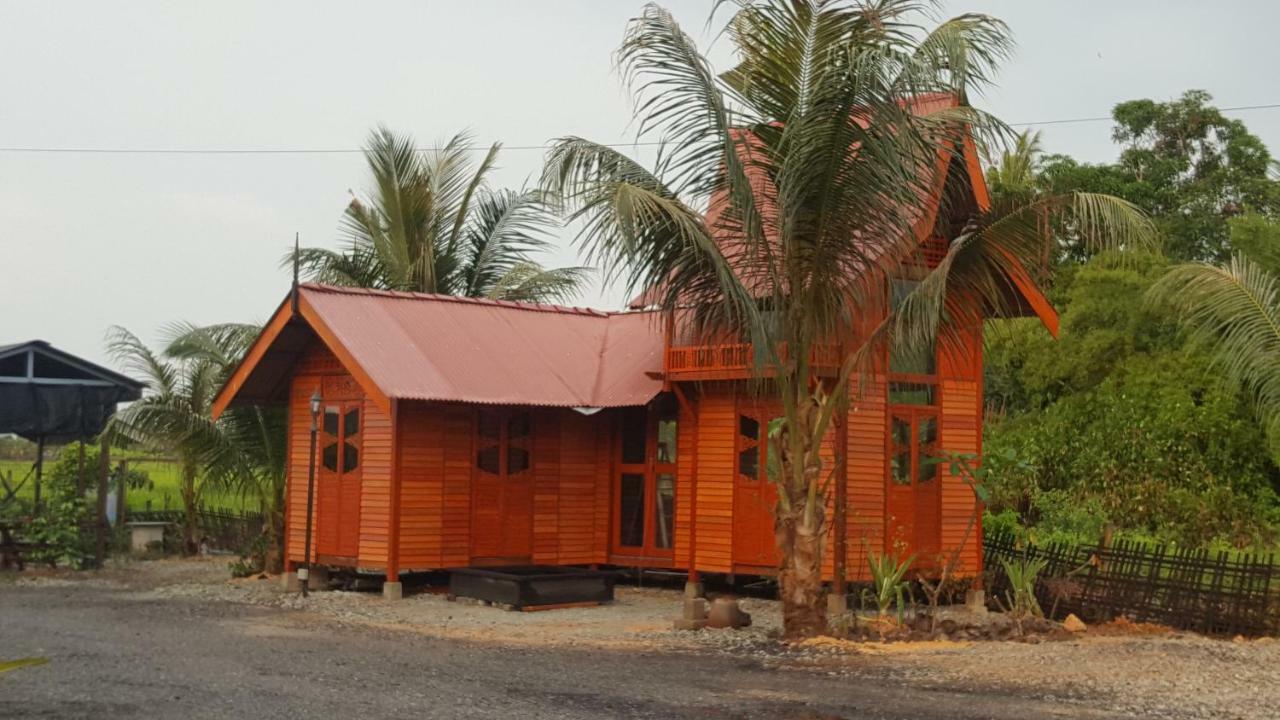 Kurau Inn Farmstay Kuala Kurau エクステリア 写真