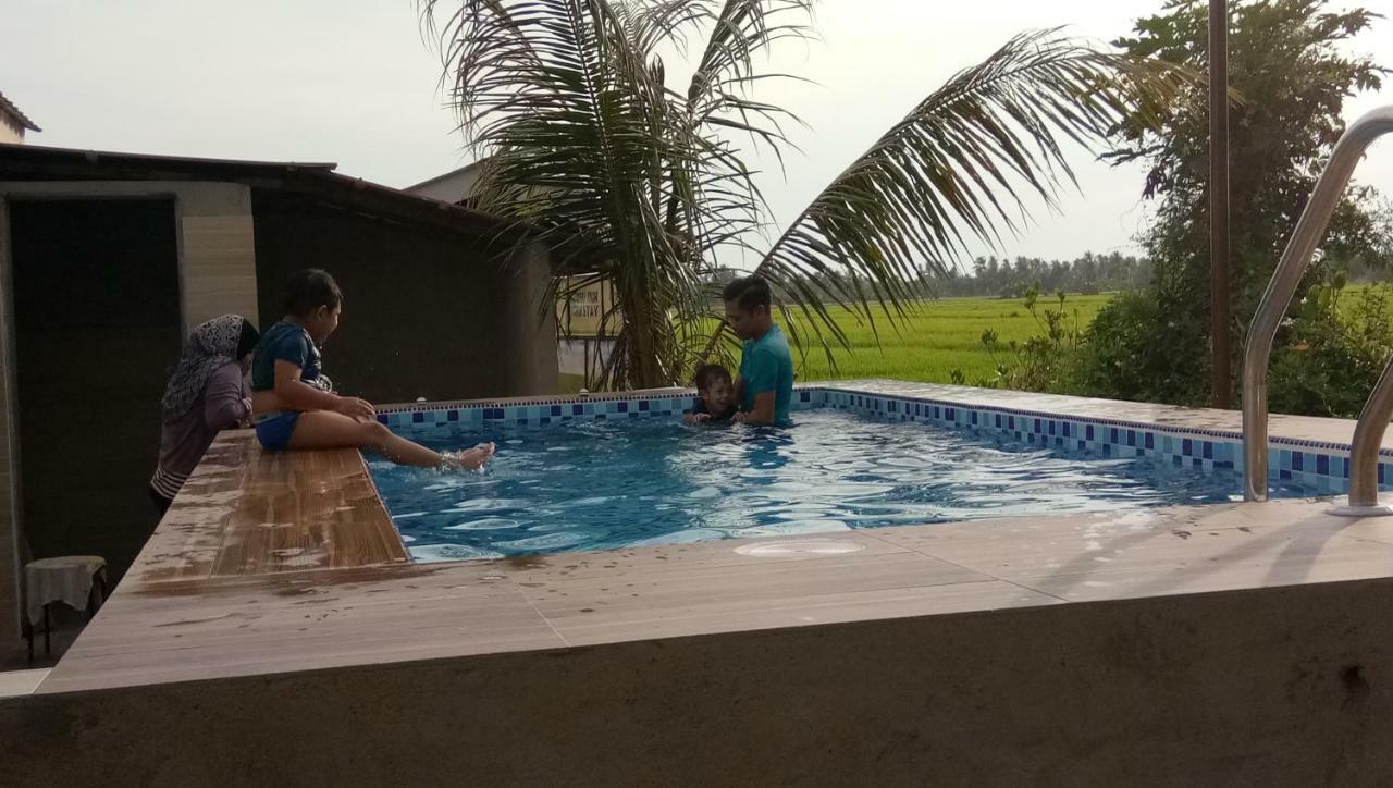 Kurau Inn Farmstay Kuala Kurau エクステリア 写真